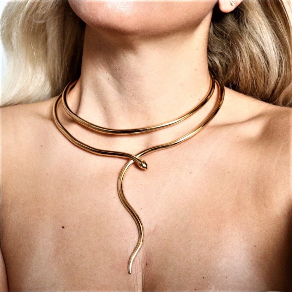 NWT - beautiful gold plated snake collar